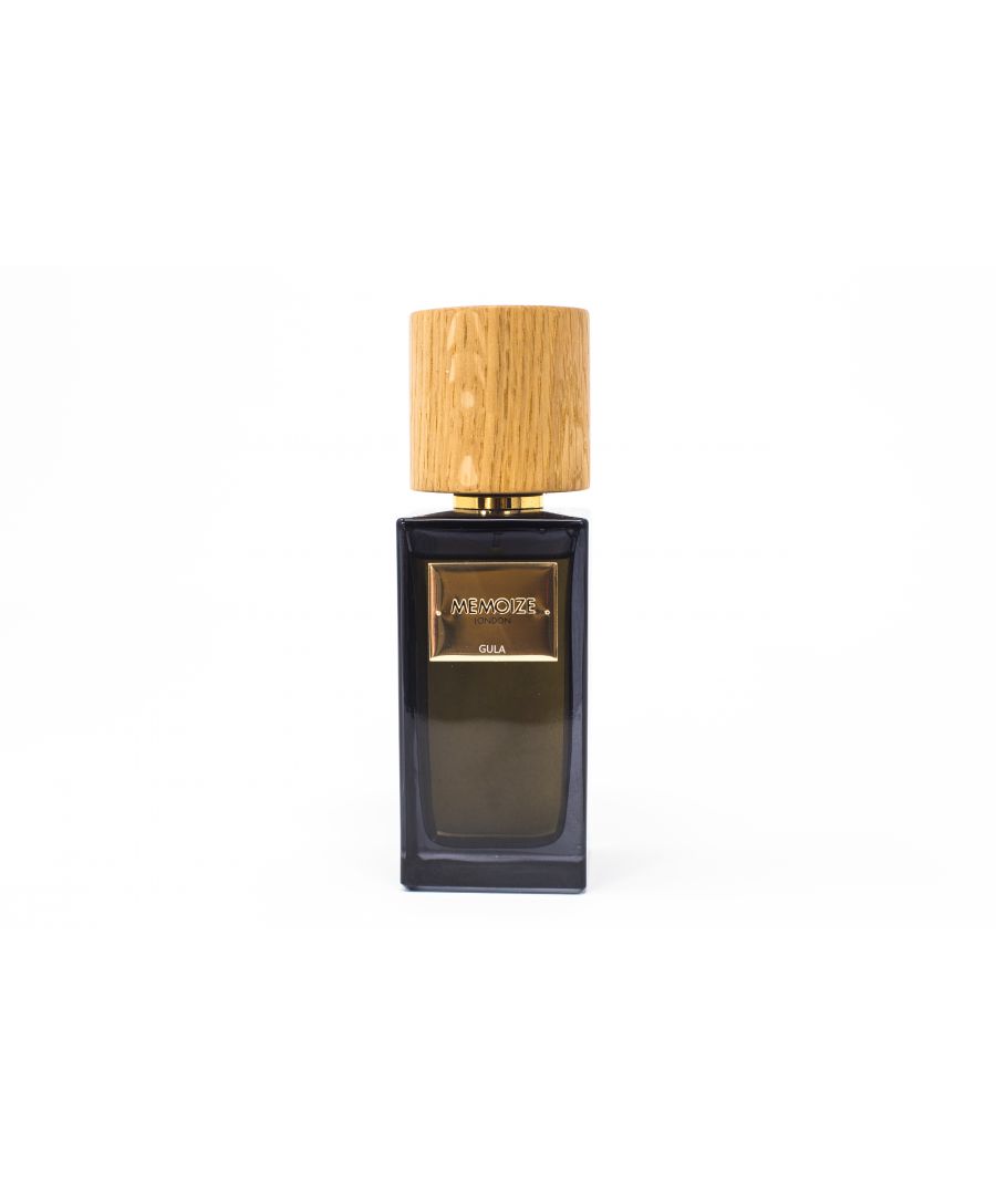 A complex fragrance combining sandalwood, vetiver, vanilla and black musk, Interlaced with spices, jasmin and aromatic herbs. Sweet orange, galbanum and lavender form the top notes of this scent.