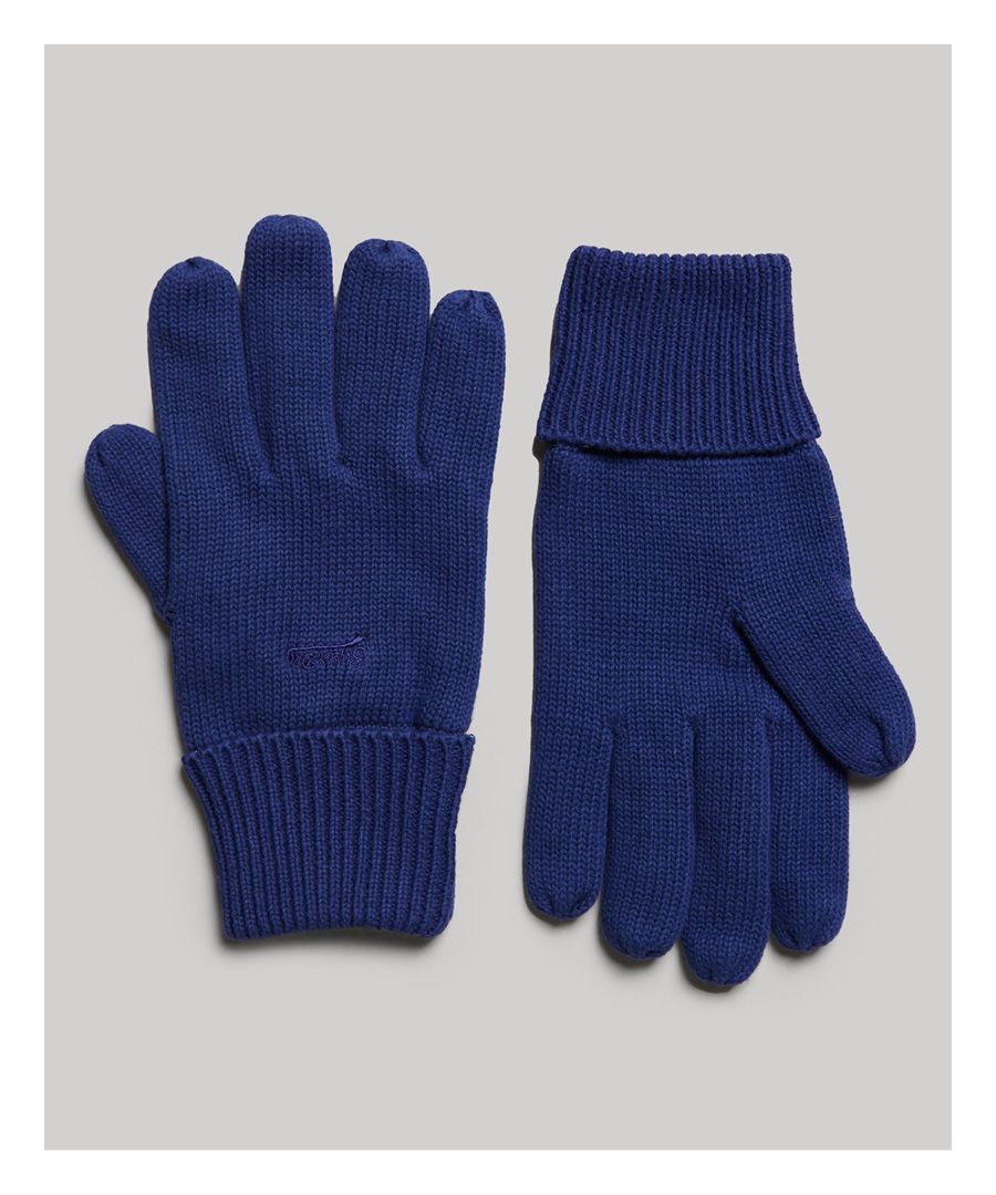 Bring an embroidered touch of style to your cold weather coverage. A cosy classic, the Vintage Logo gloves feature our iconic Superdry name in a nostalgic and subtle way to ensure that you can keep your hands warm with effortless comfort.Cotton richRibbed designRolled cuffsEmbroidered Superdry logoMade with organic cotton grown using natural rather than chemical pesticides and fertilisers. The healthier soil this creates uses significantly less water which is better for our planet and for the farmers who grow it.