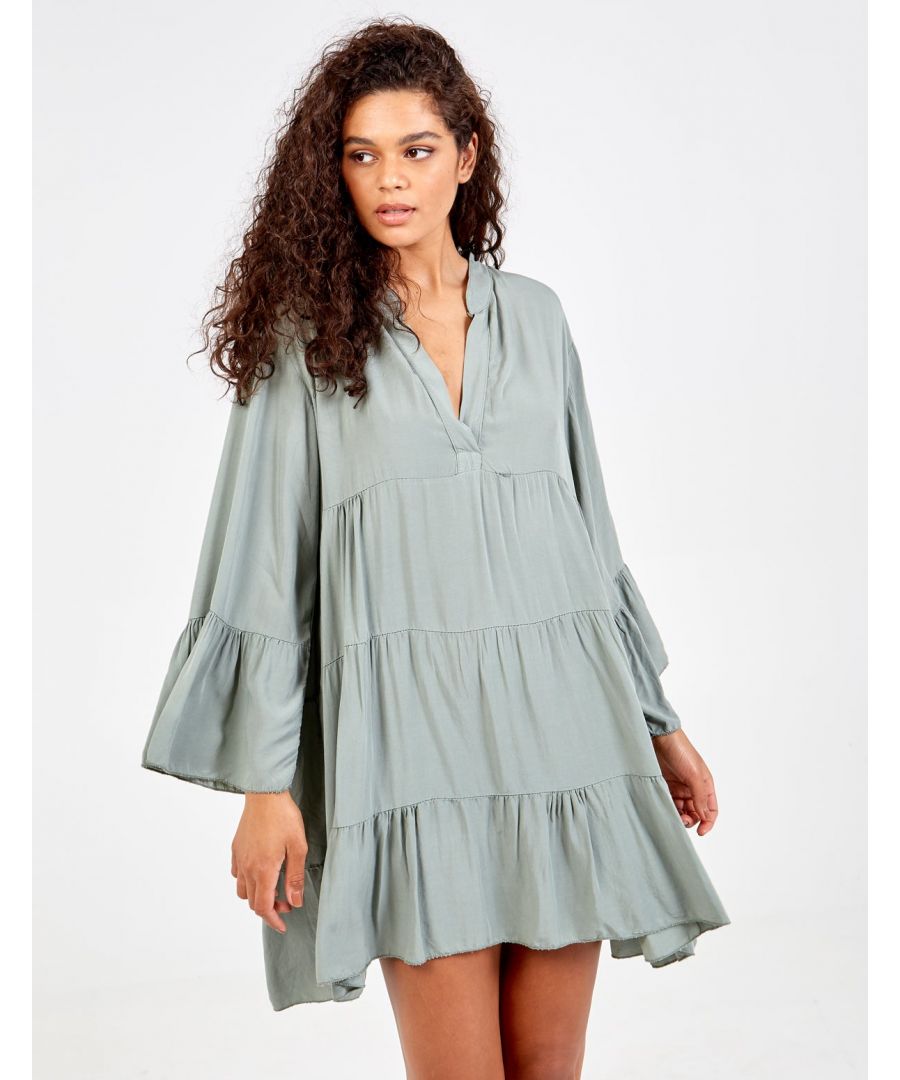 Girl get ready to strut your stuff in this dress. Every fashionable woman needs to have at least one casual item in their wardrobe like this. . . 100% Viscose. Machine WashableThis item is a ONE size that fits UK 8-14