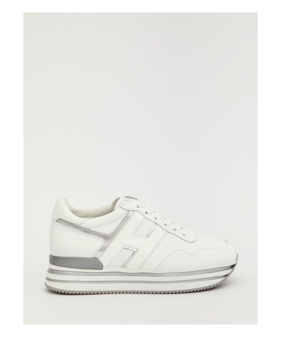 Midi Platform sneakers in white leather with laminated details. They feature lace-up closure, patent leather side H, removable insole 8mm and ultralight EVA outsole. Embossed Hogan logo on the back. Total height: 5.5cm.