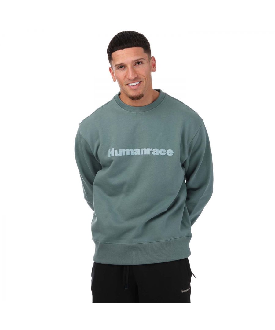 Pharrell Williams Basics Crew Sweatshirt in green.- Ribbed neck.- Ribbed cuffs and hem.- Applique branding.- Straight hem.- Relaxed fit.- 100% Cotton.- Ref:HK6694