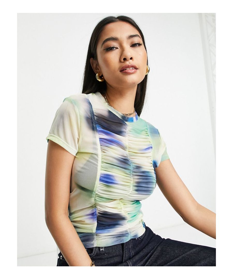 Top by Topshop Cos your jeans deserve a nice top Floral print Crew neck Short sleeves Slim fit  Sold By: Asos