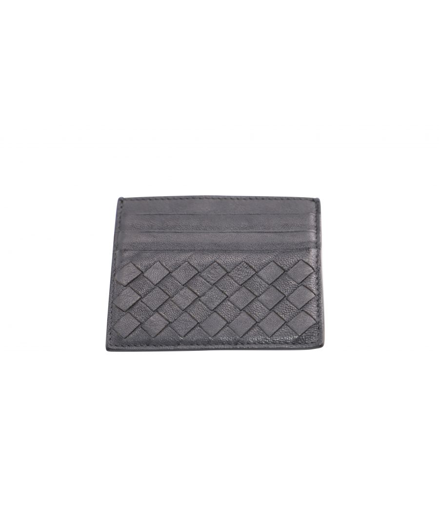VINTAGE, RRP AS NEW\nBottega Veneta's signature Intrecciato weave was created for a better durability of leather products.  This credit card holder has the same weave and it can withstand time with its construction and style.  It is a timeless piece for the elegant man to carry his credit cards in.  \n• Intrecciato leather card case\n• Six card slots, one central pocket with L-opening\n• Material: 100% Calfskin\n• Lining: Calfskin\n• Color: Black\n\nBottega Veneta Intrecciato Credit Card Case in Black Calfskin Leather\nCondition: Very Good\nSign of wear: Moderate wear\nMaterial: Calfskin Leather\nSize: One Size\nWidth: 0.5 mm\nLength: 100 mm\nHeight: 80 mm\nSKU: 129739