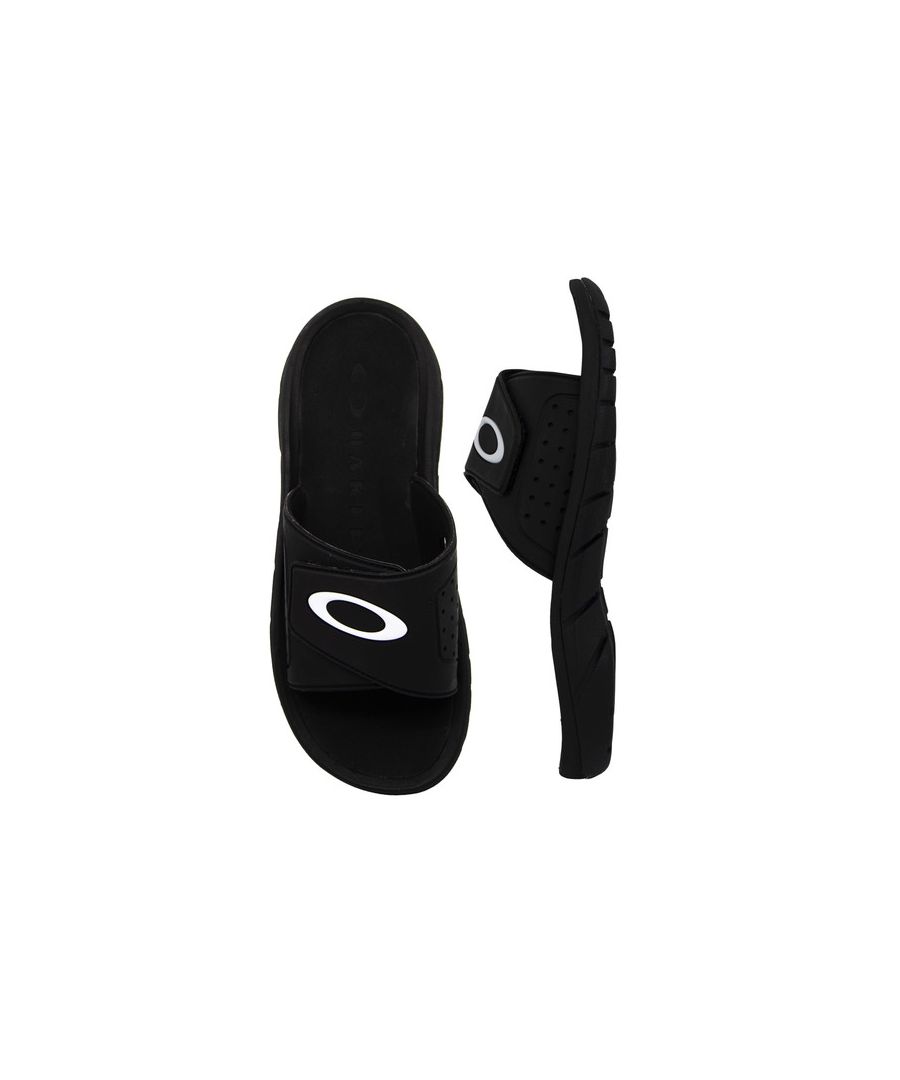 Delivering comfort and convenience for warm-weather outings, the Super Coil Slide features a plush footbed made from quick-drying material and a wide-strap design that slips easily on and off. Constructed with a tough rubber outsole and displaying a prominent ellipse logo on the strap, this tough Oakley slide stands up to a broad range of terrain–from sand to street–while displaying a modern athletic look.