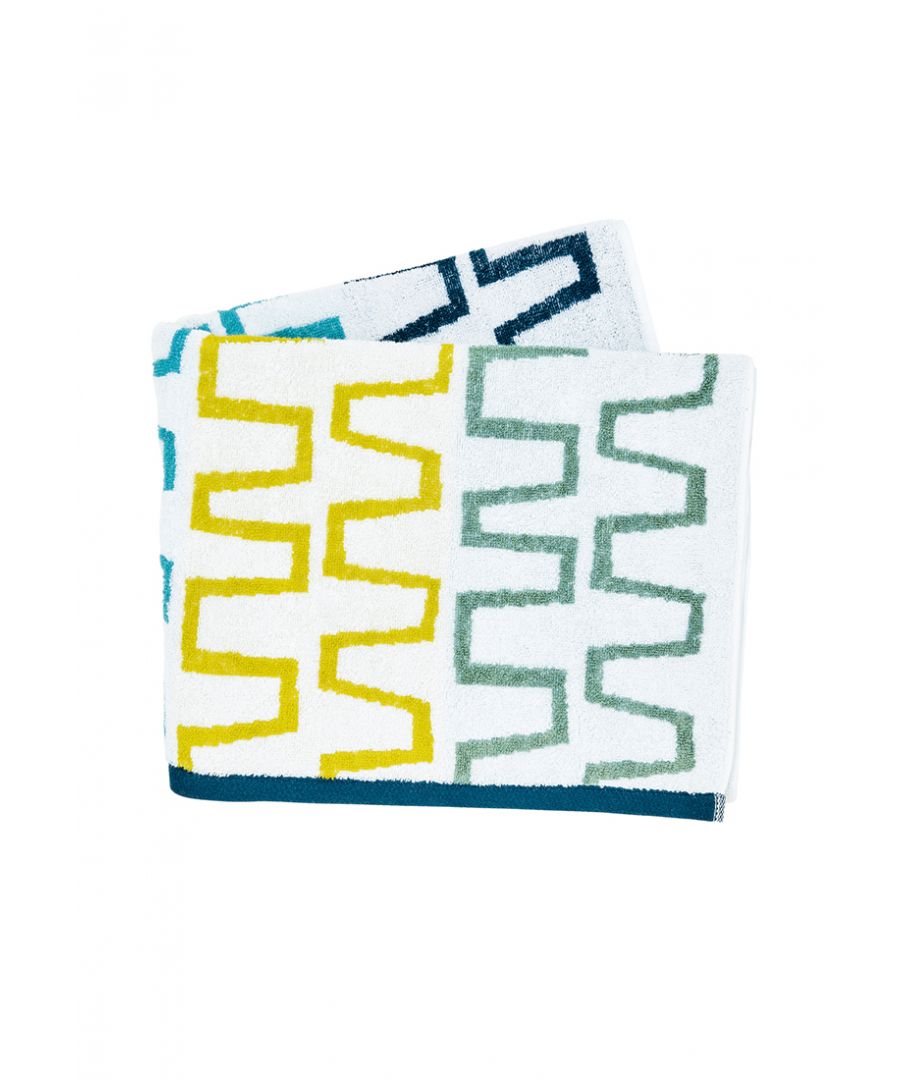 A flow of irregular geo lines in navy, teal, chartreuse and green make up this contemporary jacquard bathmat with terry weave. The towel is completed with a contrasting hem in white all in 100% cotton.