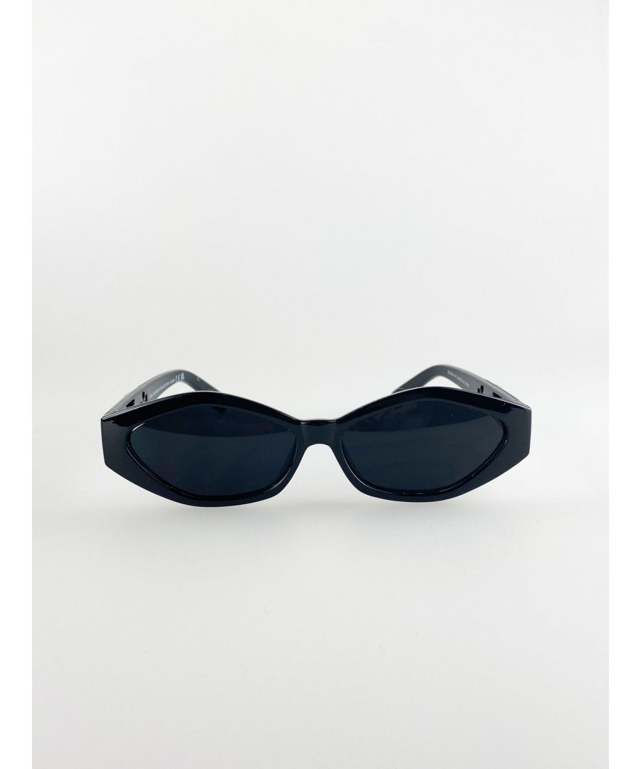 Cateye sunglasses in black with panther badge\n\n\n\nFrame Colour: Black\n\n\n\nLens Colour: Black\n\n\n\nFrame Material: Plastic\n\n\n\nUV 400 PROTECTION IN ACCORDANCE WITH 89/686/EEC BS EN ISO 123-1:2013\n\n\nSKU: SG7032002
