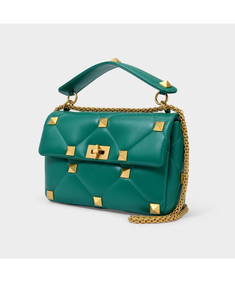We simply adore the strict lines on this quilted piece with the signature Valentino studs. The elegance of the emerald-coloured leather will add an edge to any outfit, with a touch of sophistication. We think it would look fab with a little flowery dress and a pair of pointed-toe flats. Worn two ways - One top handle and One adjustable. detachable shoulder strap. Material : Smooth Lambskin. Lining : Leather. Colour : Vert - X64 Jungle. Closure : Turnlock Closure.