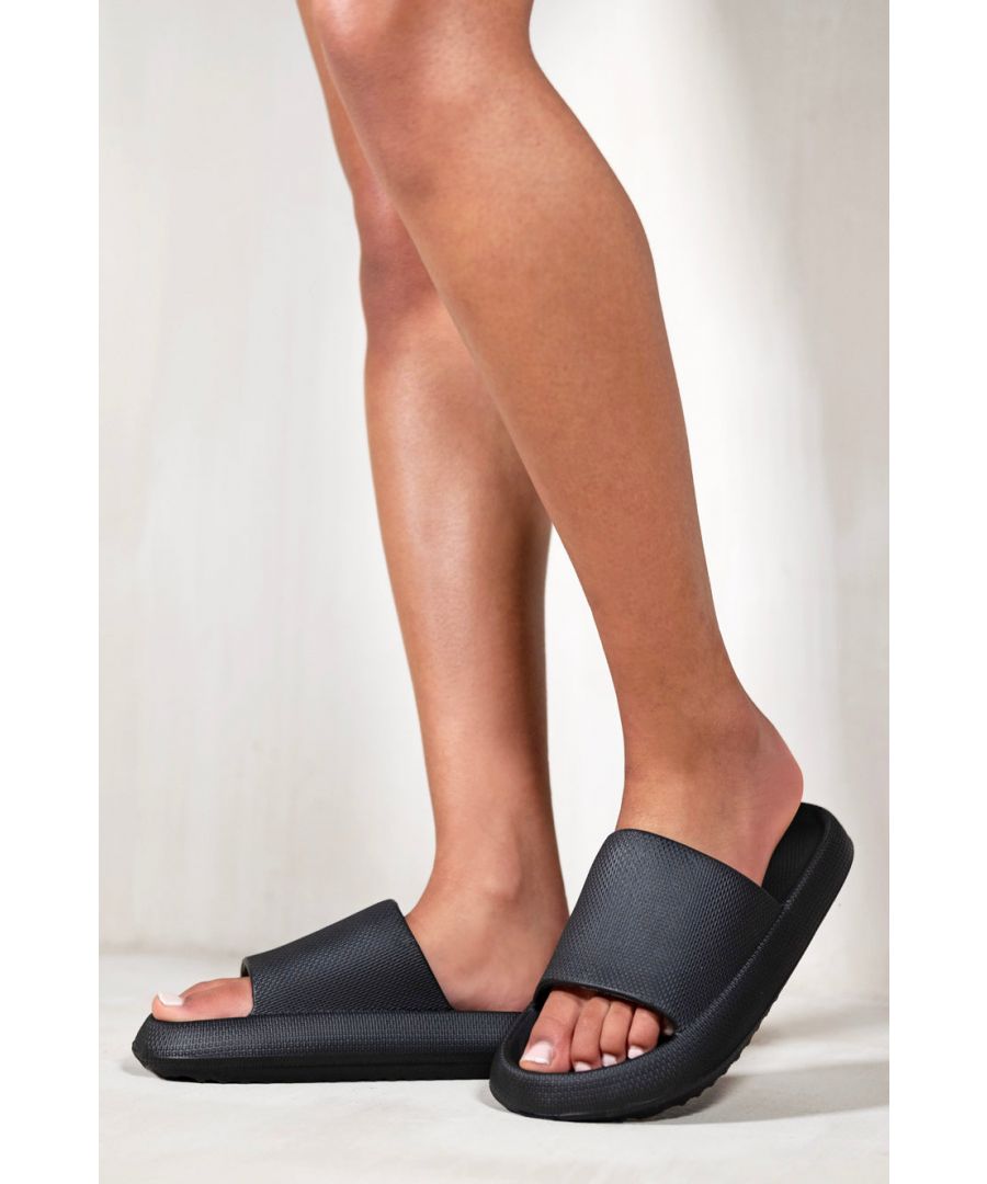 Joanna Rubber Sliders are the perfect shoe to slip on when you're in a hurry. These sliders have been designed to be durable, so you can be sure they'll last as long as the rest of your outfit. Find yourself in style with these adorable shoes! They can be styled with shorts, jeans, dresses, and more. These shoes also make great gifts.