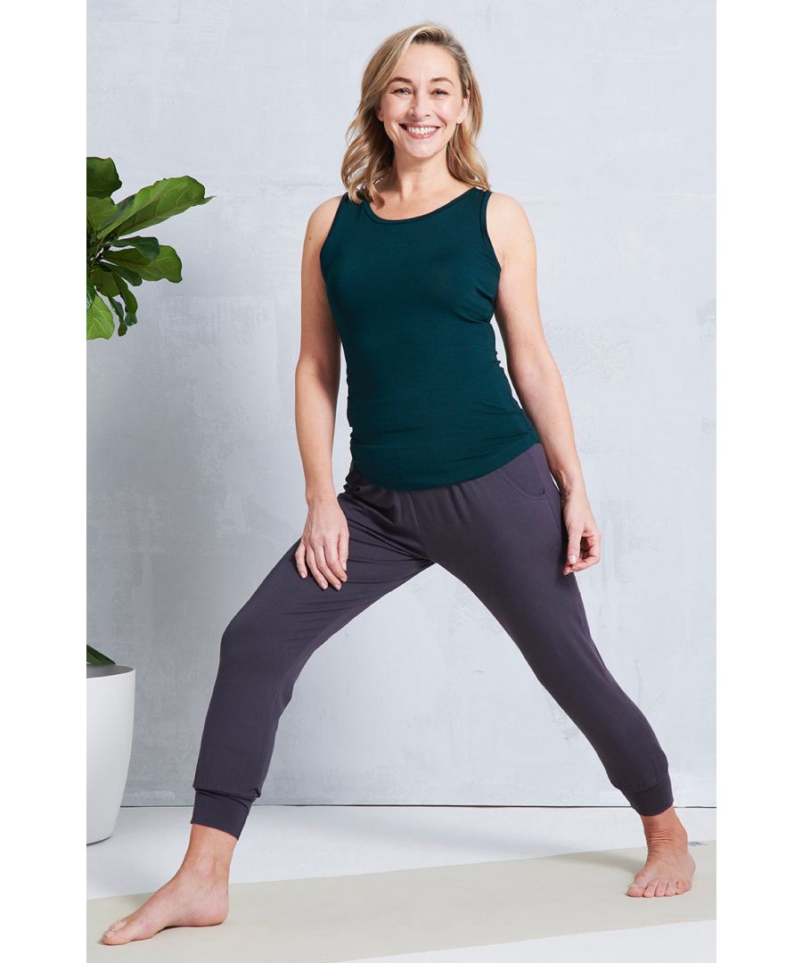 One of our original styles and still one of your favourites. Our 7/8 length harem pants are perfect for yoga, Pilates, barre and more.\n\n7/8 length harem pants\nGreat for a shorter body shape\nWith a flattering foldover waist and deep pockets\nMade with 95% Bamboo Viscose, 5% Elastane\nUnrivalled softness and great for sensitive skin\nNaturally sweat-wicking and breathable\nFrom sustainably managed forests\nOeko-Tex certified no nasties in the dyeing process\n\nApprox inside leg measurements:\nXS - 59.5cms / 23