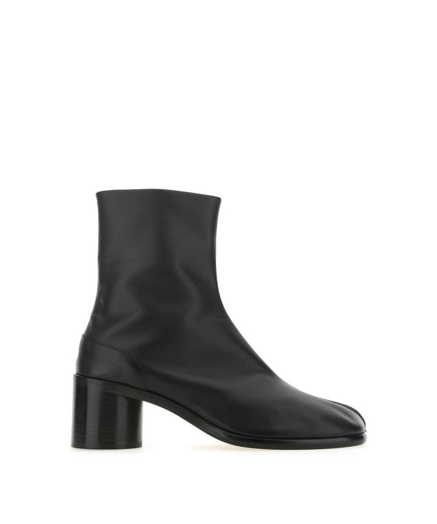 Black leather Tabi boots\n1