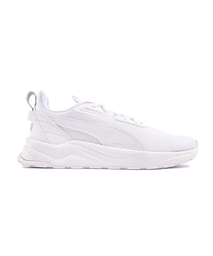 Witter dan met deze Puma Anzarun Fs 2.0 sneakers kan het niet. Deze moderne sportschoenen in hardloopstijl hebben een bovenwerk van mesh. Puma-branding. gedempte binnenzool. dikke buitenzool en biedt superieur comfort in puur wit.