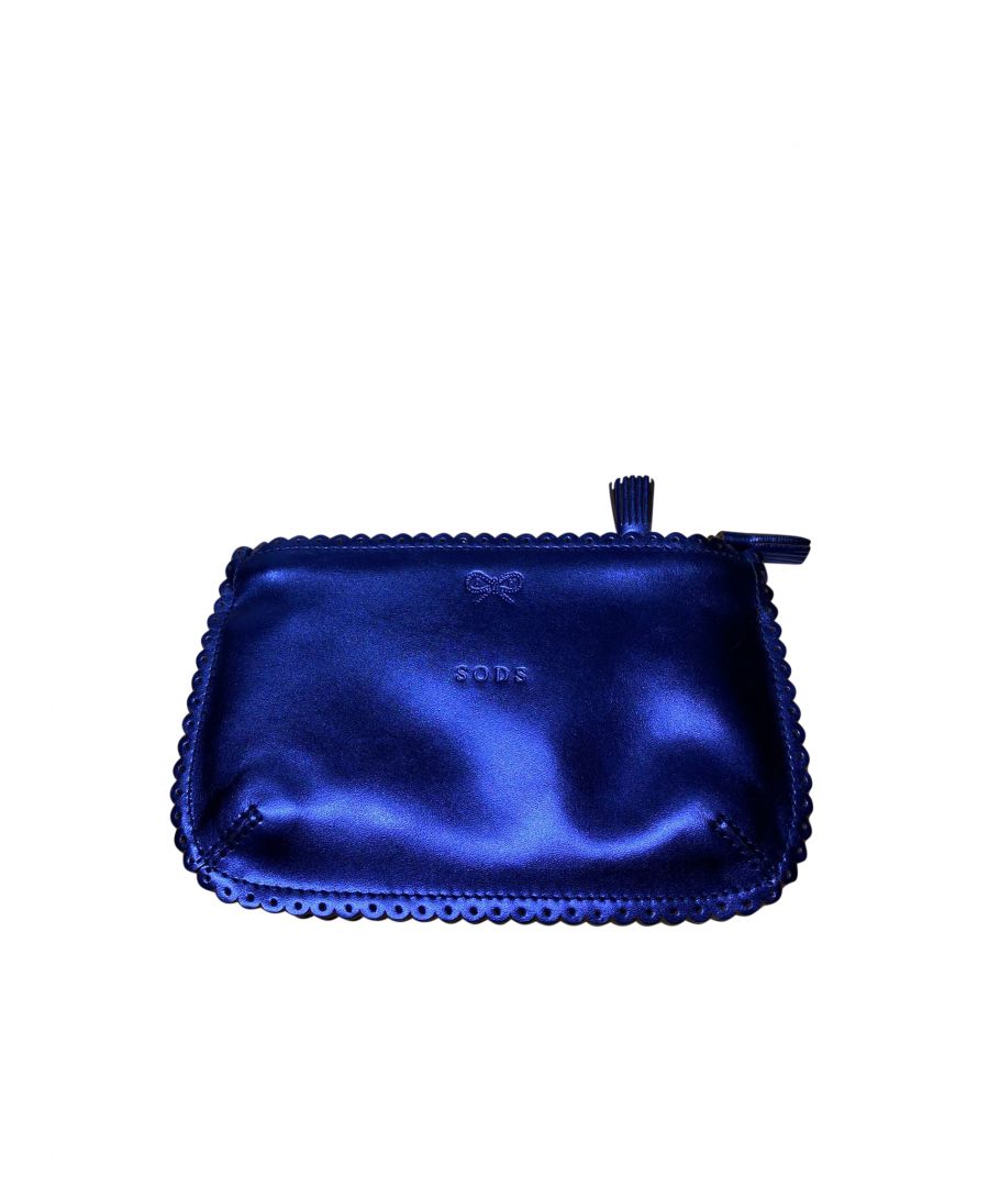 VINTAGE, RRP AS NEW\nCrafted in blue leather with an eye catching surface, this Anya Hindmarch Odds & Sods pouch can be used on its own or inside your bigger bags to store your makeup etc. With scalloped perforated edging, this pouch features the logo and bag name embossing at the front along with a gold tone zipper closure at the top.\n\nAnya Hindmarch Loose Pocket Odds & Sods Pouch\nWidth:   0 mm\nLength:   190 mm\nHeight:   120 mm\nCondition: Excellent with minor wear on the interior\nSign of wear: Yes\nMaterial: Leather\nSKU: 97711