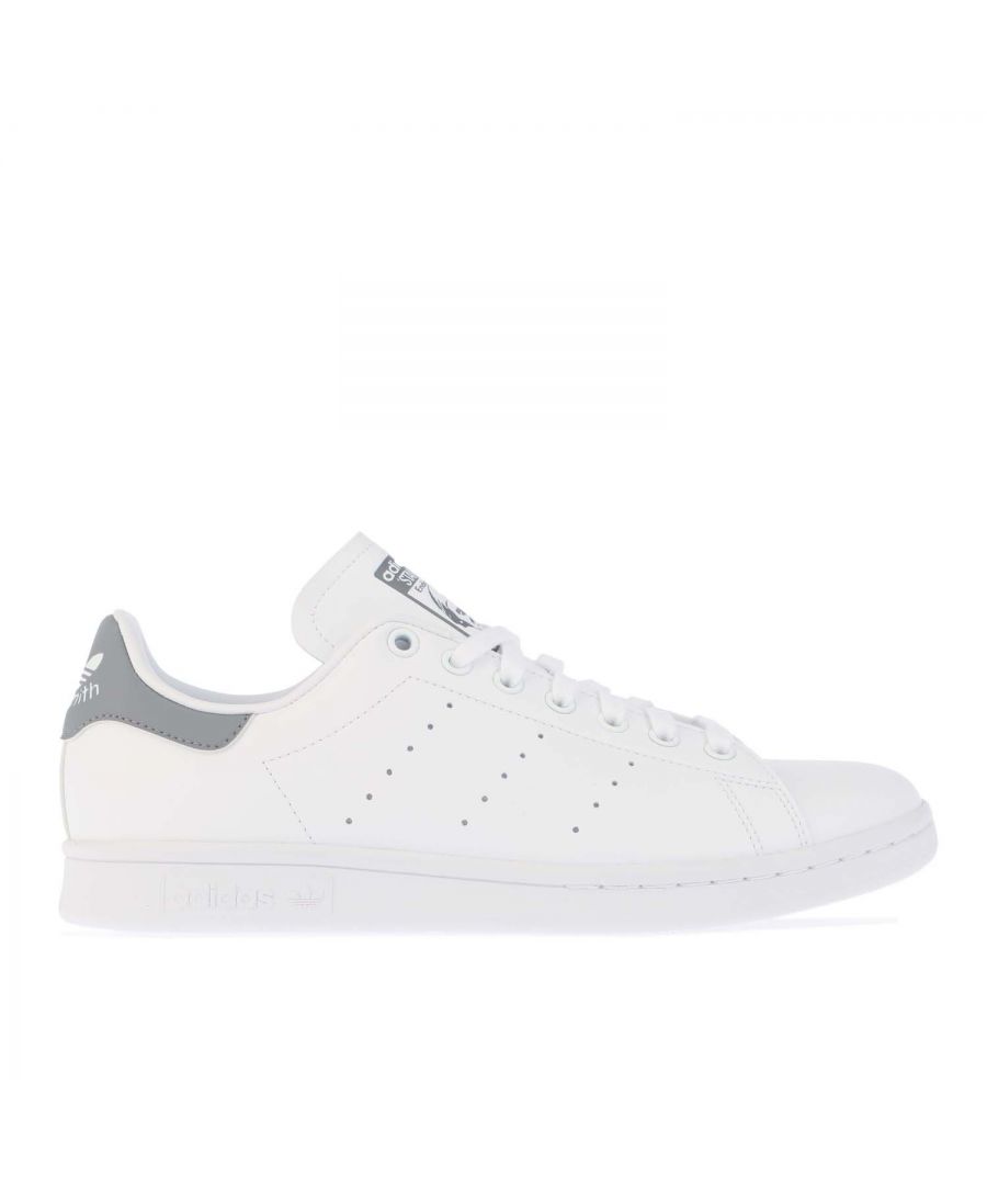 Mens adidas Originals Stan Smith Trainers in white.- Synthetic upper.- Lace closure. - Regular fit.- STAN SMITH flashes in gold from the side.- Textile lining.- Rubber outsole.- Ref.: HR0625