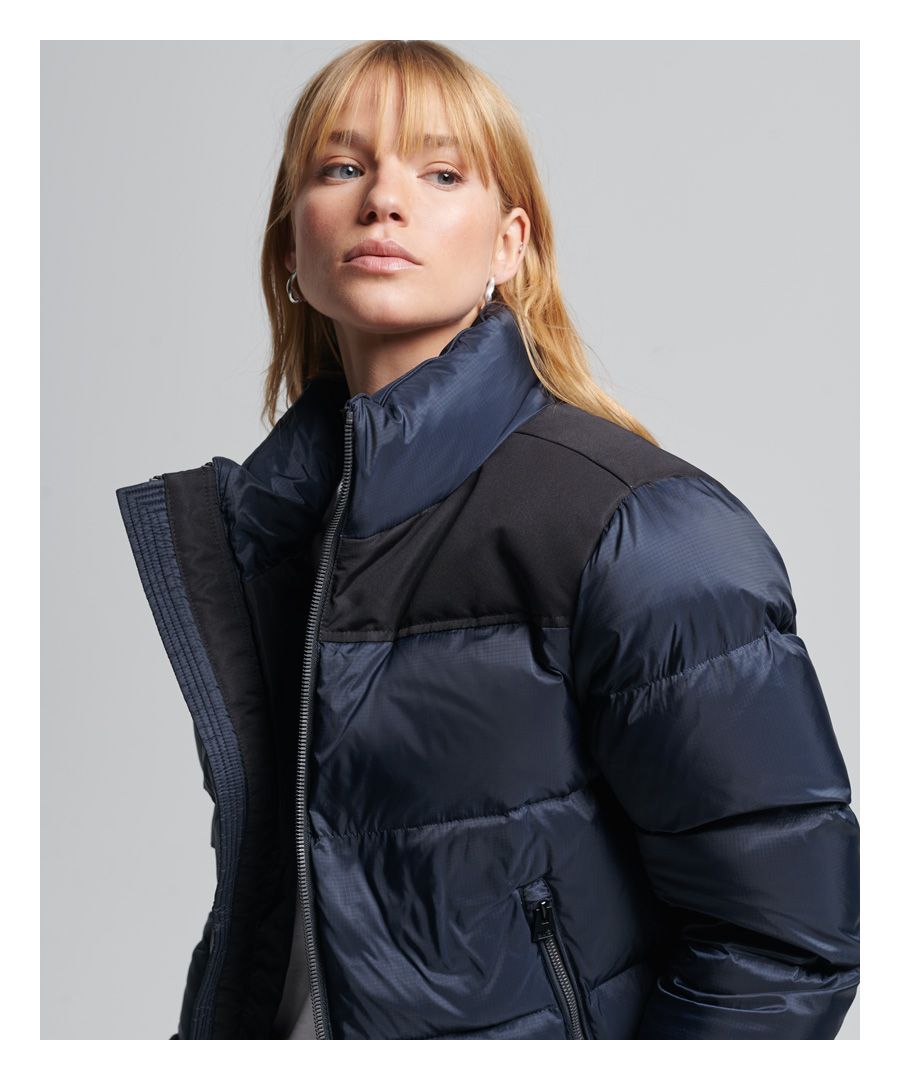 Stay warm and stylish this season with the Sportstyle Code Puffer Jacket, featuring a zip fastening, bungee cord hem, elsticated cuffs and a panelled design.Zip fasteningTwo front zipped pocketsPuffer stylePanelled designBungee cord hemElasticated cuffs with popper fasteningSignature logo badgeDuck down fillingSuperdry is certified by the Responsible Down Standard to confirm that our down filled products are sourced to ensure animal welfare.