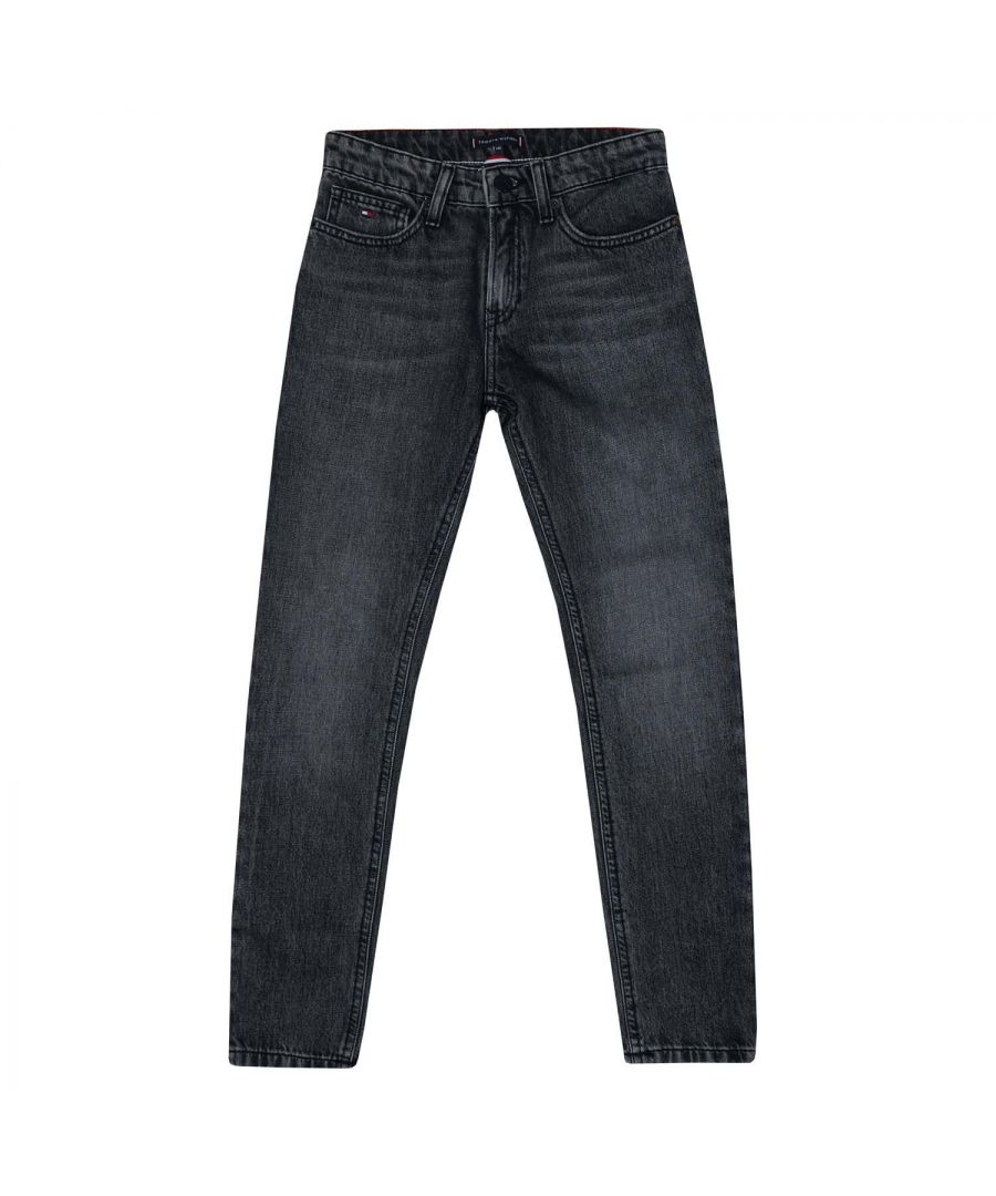 Junior Boys Tommy Hilfiger Denim Jeans in grey.- 5-pocket construction. - Zip fly and button fastening.- Fading on front and back.- Tommy Hilfiger branding.- Tommy Hilfiger flag embroidery on coin pocket.- Tapered leg.- Slim fit.- 100% Cotton.- Ref: KB0KB064681BYJ
