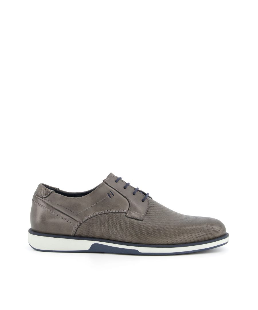 The casual shoes to elevate any outfit. Featuring a sporty, contrast sole, and laces. The punch hole detail and comfortable insole make these a winning style.