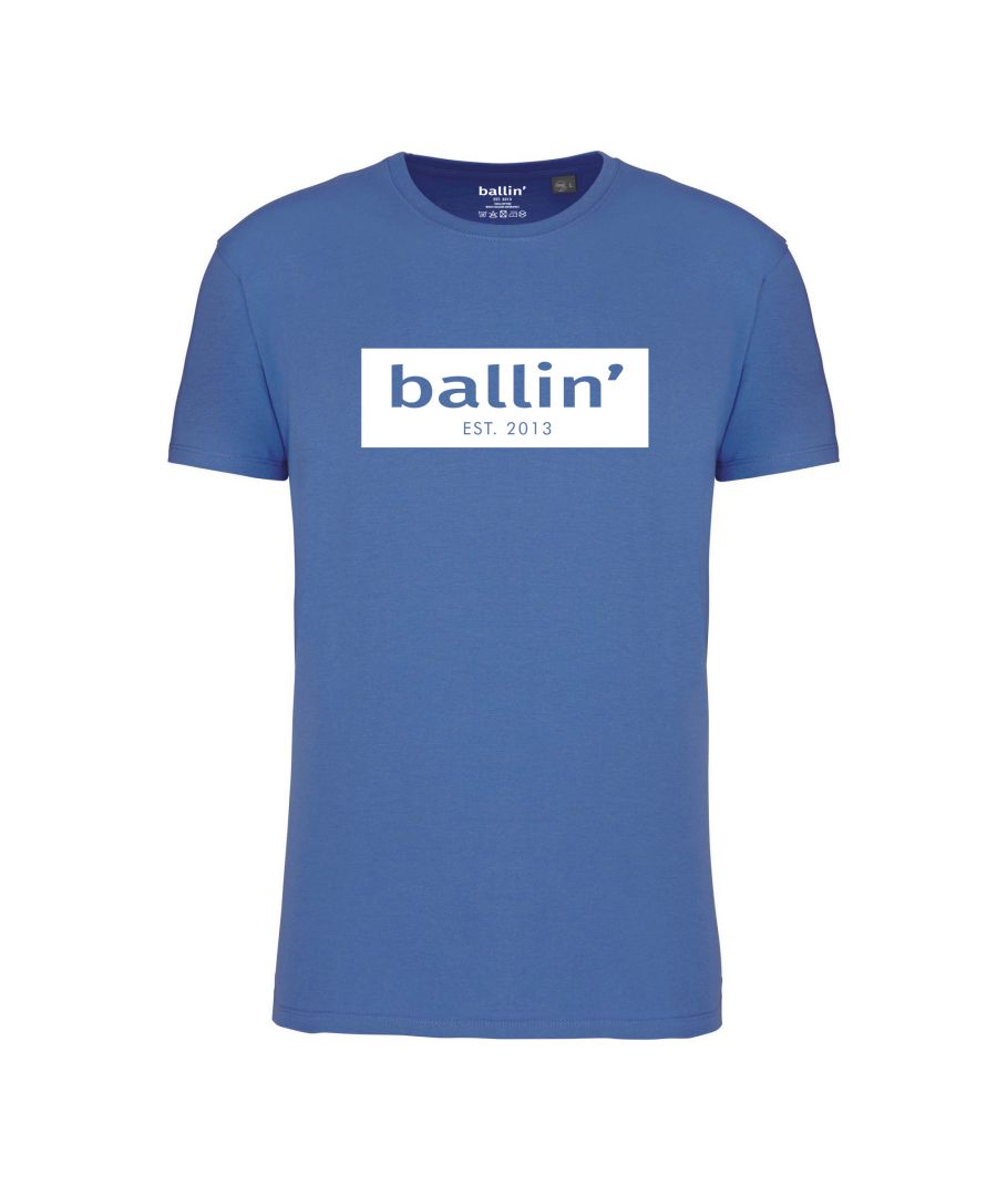 Heren t-shirt van het merk Ballin Est. 2013. De shirts van Ballin Est. 2013 zijn gemaakt van 100% biologisch katoen, en hebben een normale pasvorm. Het zachte katoen zorgt voor een heerlijk draagcomfort.  Modelnaam: Cut Out Logo ShirtCategorie: heren t-shirtMaterialen: biologisch katoenKleur: blauw
