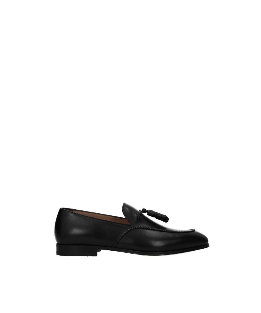 The product with code RAE0736645 model rae in black leather is a men's loafers designed by Salvatore Ferragamo. It has features like front detail. Wear it for these occasions: aperitif with friends, romantic dinner, dinner with friends. Ideal for your style casual, stylish. The product is made by the following materials: leatherHell height type: low and flatBottomed Shoes is rubber, leatherRound toeThe product was made in Italy