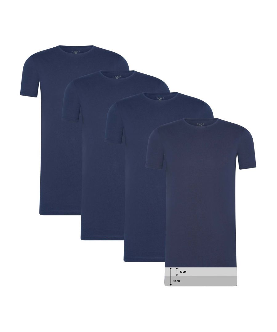Heren T-shirts van het merk Cappuccino Italia. De T-shirts van Cappuccino Italia zijn gemaakt van hoogwaardig katoen, en hebben een normale pasvorm. Het zachte katoen zorgt voor een heerlijk draagcomfort. Het lange t-shirt zorgt er tevens voor dat deze niet snel uit de broek gaat.  Merk: Cappuccino ItaliaModelnaam: 4-Pack T-shirts Ronde Hals (extra lang)Categorie: heren t-shirtsMaterialen: katoenKleur: navy blauw