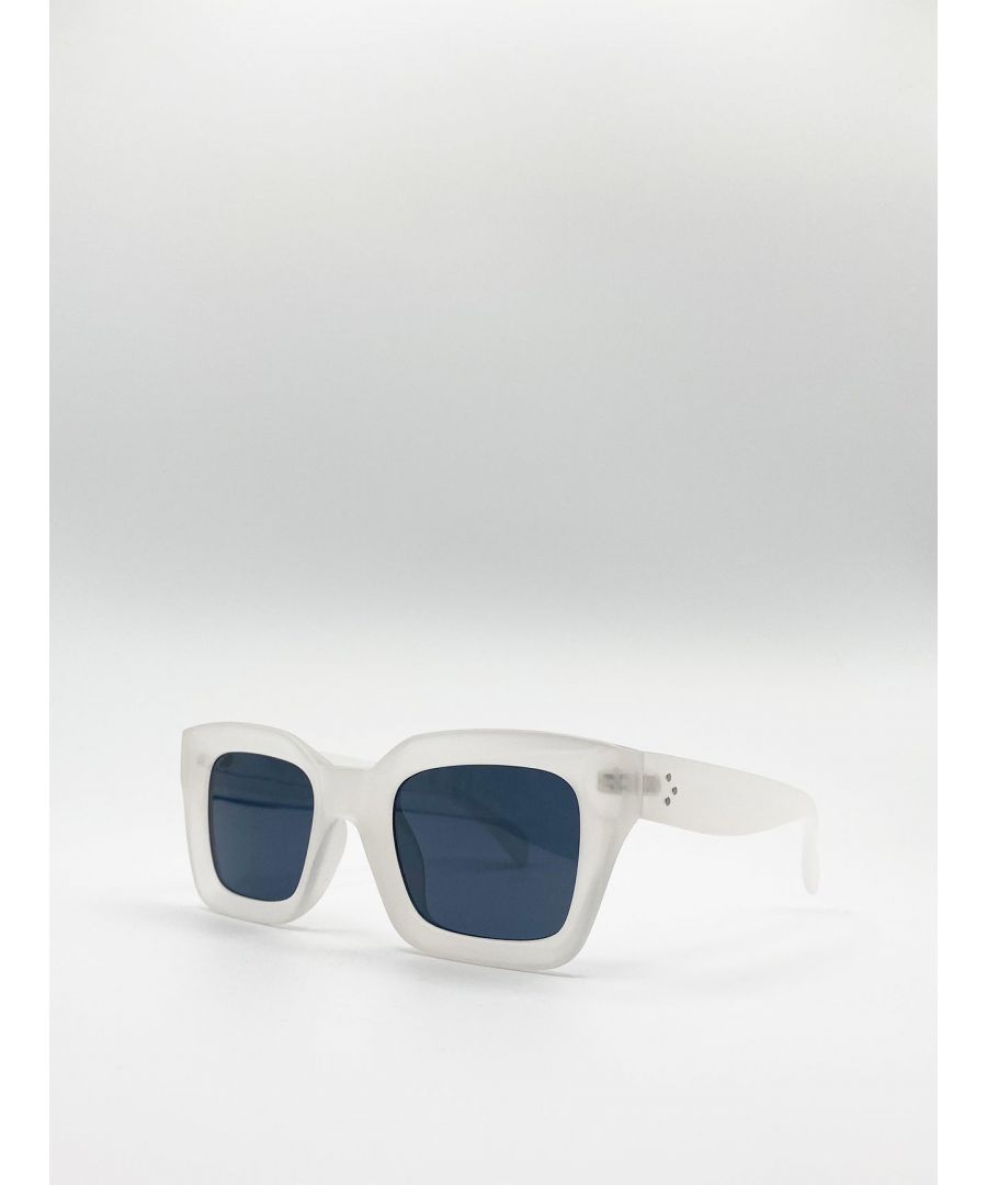Oversized Cateye Sunglasses In Matte White\nFrame Colour: Matte White\n\nLens Colour: Smoke Mono\nFrame Material: Plastic\nOne Size\nFDA Approved\nUV 400 PROTECTION IN ACCORDANCE WITH 89/686/EEC BS EN ISO 123-1:2013\nSKU: SG90658200