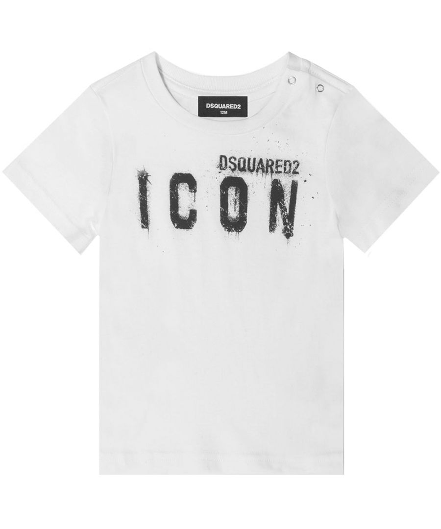 This Dsquared2 Baby Boys Spray Icon T-shirt in White has short sleeves and a round neckline. On the front of the shirt there is visible D2 branding in graffiti style.\n\nRound neckline\nSpray paint Icon\nShort sleeves\nSnap button closure