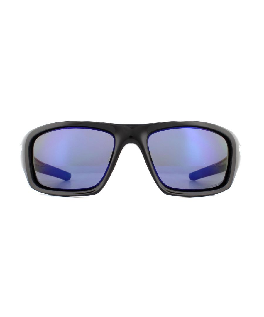 Oakley Valve OO9236-12 Polished Black Deep Blue Polarized is the latest incarnation of a classic model which has been brought bang up to date with the latest tech. Unobtanium earsocks and nosebombs have been added to the incredibly durable lightweight O-Matter frame. The fit is perfect for medium to large faces and the Oakley Three-Point Fit gives great comfort and superb clarity of the lenses.