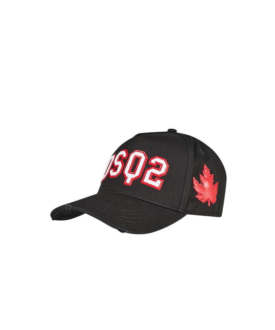 Hit a home run with this d2 baseball cap. featuring the ‘dsq2’ baseball-style patch logo, you’re sure to turn heads with this baseball cap. Perfect for adding a sporty touch to a casual outfit – it’s super versatile. Finished with ‘caten twins’ embroidery at the back.