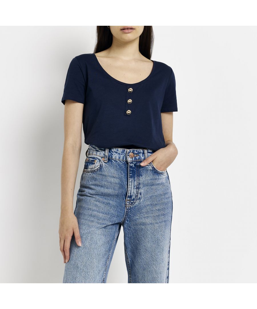 > Brand: River Island> Department: Women> Material Composition: 100% Cotton> Material: Cotton> Type: Button-Up> Style: Basic> Size Type: Regular> Fit: Regular> Pattern: Solid> Occasion: Casual> Season: SS22> Neckline: Scoop Neck> Sleeve Length: Short Sleeve> Sleeve Type: Classic/Fitted Sleeve> Closure: Button