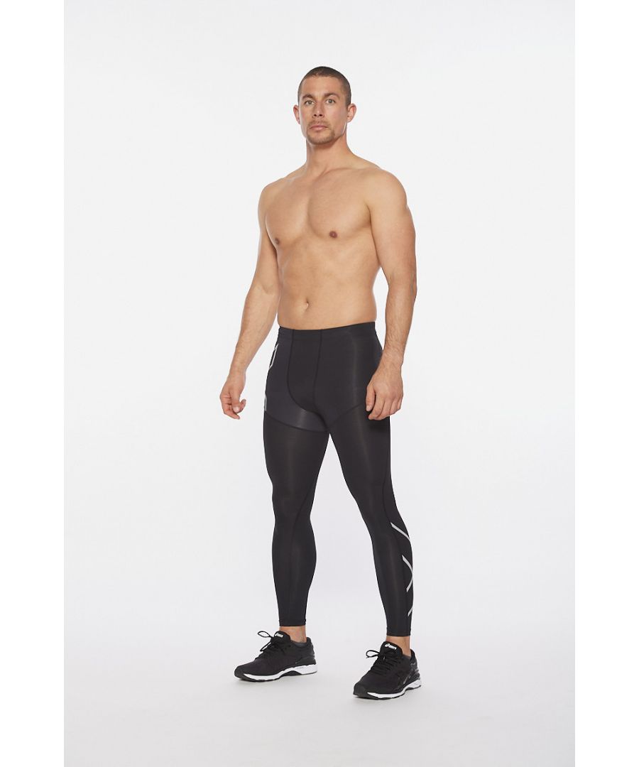 Designed to alleviate overheating whilst running, the Aero Compression Tights feature PWX VENT panels to improve air flow and keep you cool when your run heats up.
