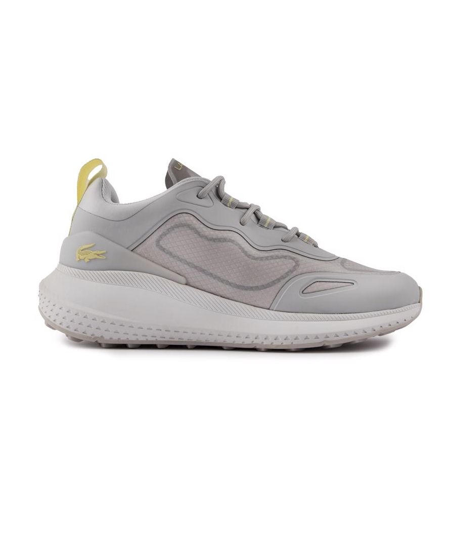 De Lacoste Active is een prachtige. sportief. stevige hardloopschoen gemaakt van zacht zwart. gemengd bovenwerk met kenmerkende Lacoste-branding. Deze sneakers hebben een gewatteerde kraag en tong, een eigentijdse sluiting en fijne details. Deze designerschoenen voor dames zijn licht en afgewerkt met een rubberen zool voor extra duurzaamheid en grip.