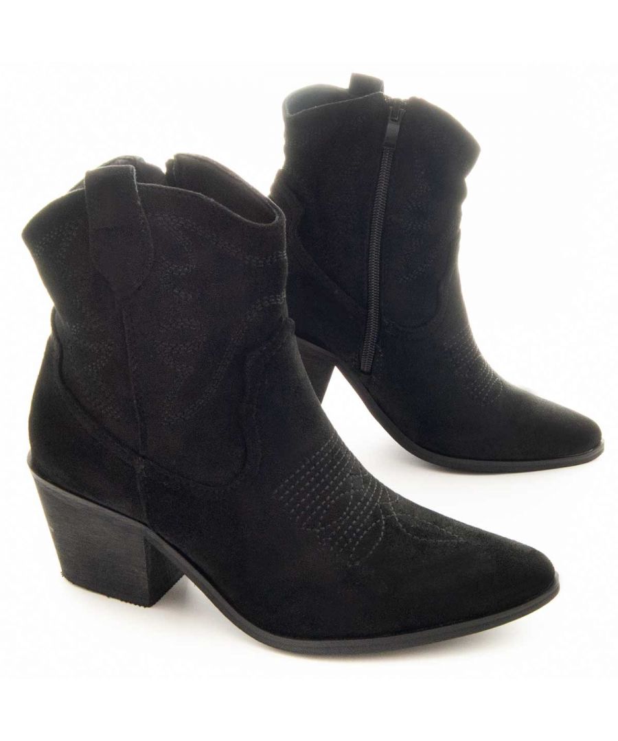 Comfortabele cowboy -botin voor vrouwen. Perfect als laatste die zich aanpast aan de vorm van uw voet. Bestendige en duurzame niet -verwijdering rubberen zool om slippers te voorkomen. Dubbel versterkt voor een grotere duurzaamheid. Gevotte fabriek die zich aan de voet aanpast en ook de impact van de lagerstrook vermindert.