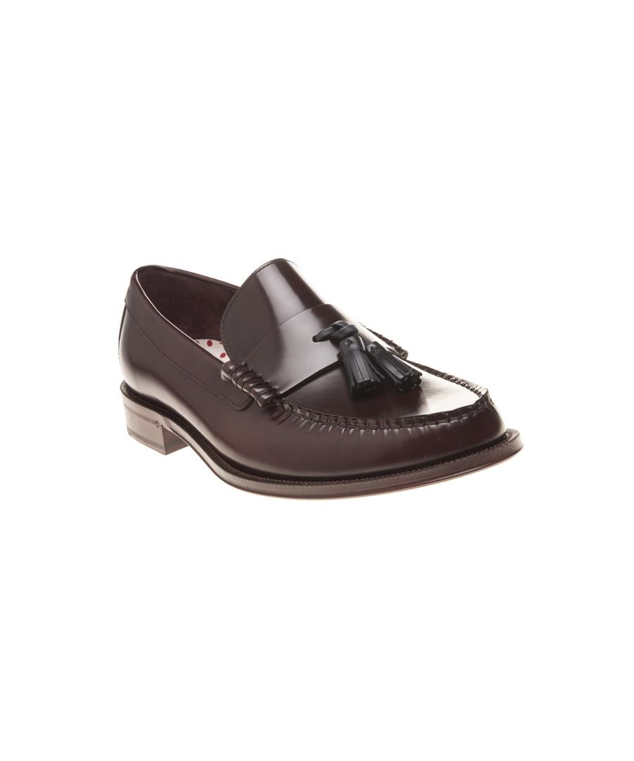 Smooth And Stylish, The Men's Lewin Loafer By Paul Smith Is Sure To Add A Luxury Finish To Your Look. The Rich Burgundy Slip On Is Crafted From Polished Leather And Is Completed With A Traditional Tassel Detailing.