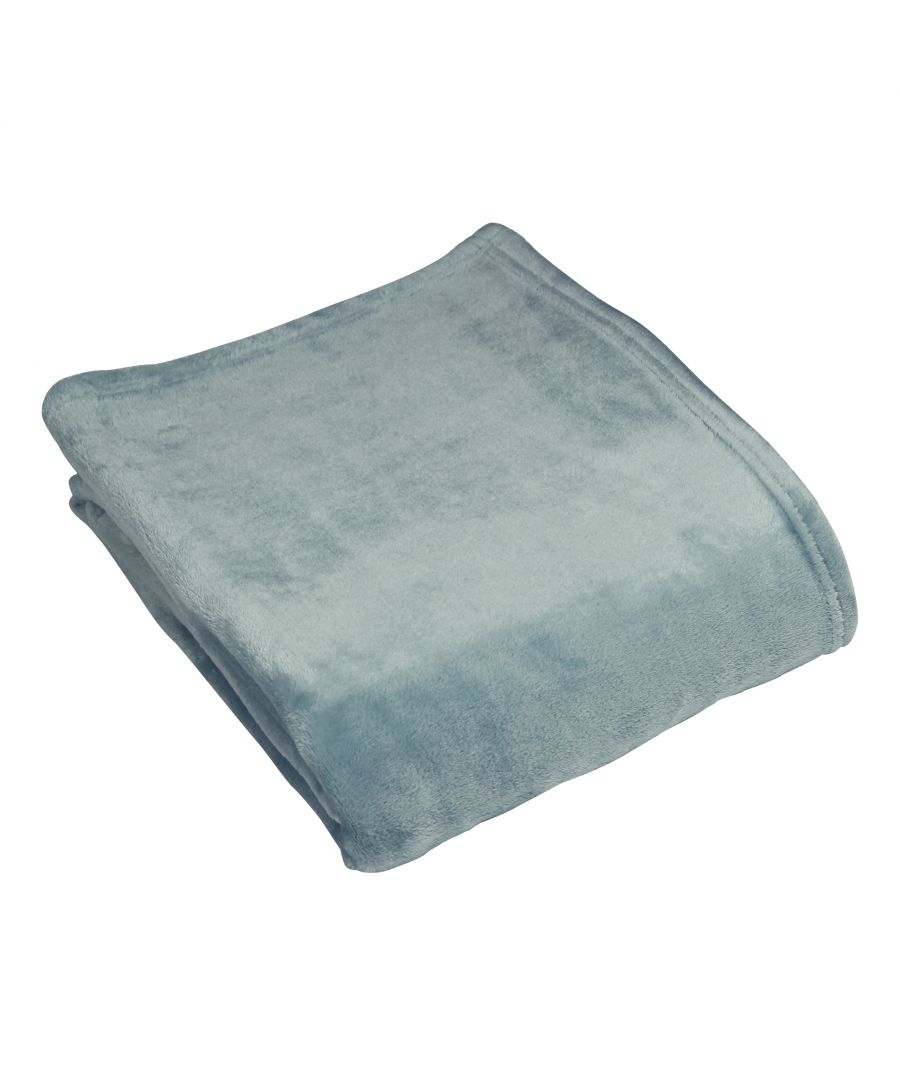 For cosy evenings, the harlow throw throw is a perfect choice. In a range of rich colours you'll have plently to choose from to suit any home whether you're giving it as a gift or to dress up your own interior. Created with heavyweight fleece fabric this throw is perfect for wrapping yourself up in during colder months and is wonderfully soft.