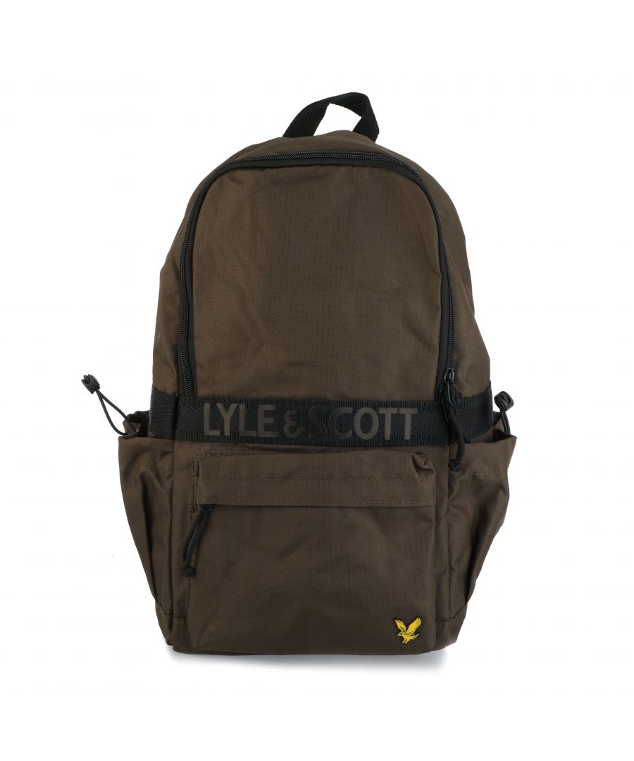 Mens Lyle and Scott Recycled Ripstop Backpack in olive.- Two-way zipper.- Adjustable pocket composition.- Iconic Golden Eagle adorning the front panel of the backpack.- Laptop compartment.- Body: 100% Polyester (Recycled). Lining: 100% Polyester (Recycled).- Ref: BA1500AW485