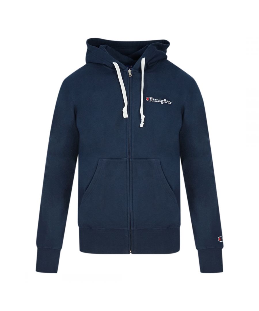 Champion Classic Script Logo Navy Zip Hoodie. Kampioen blauwe hoodie. Elastische mouwuiteinden en taille, capuchon met trekkoord. Voorzakken. 100% katoen. Stijlcode: 214719 BS538