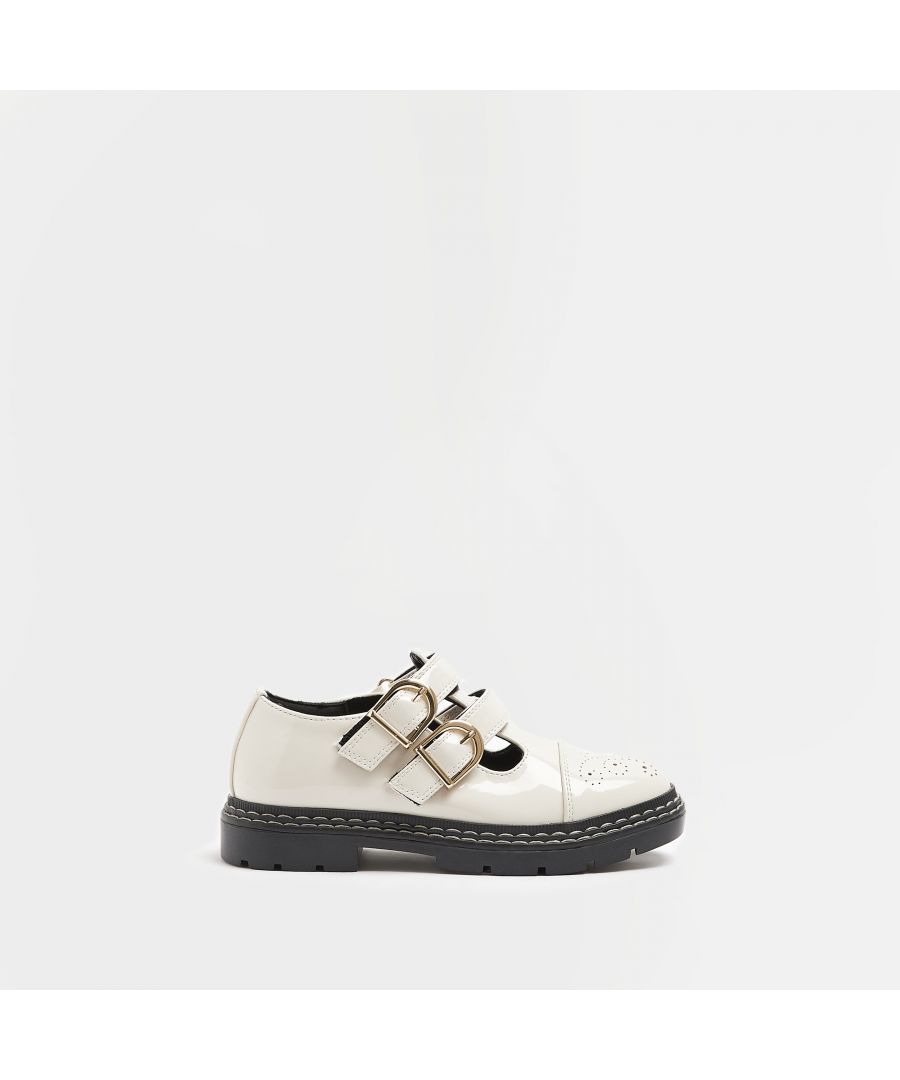 > Brand: River Island> Department: Unisex Kids> Colour: White> Type: Casual> Style: Mary Jane> Material Composition: Upper: PU, Sole: Rubber> Material: PU> Upper Material: PU> Occasion: Casual> Season: AW22> Closure: Buckle> Toe Shape: Round Toe> Shoe Width: Standard> Shoe Shaft Style: Low Top