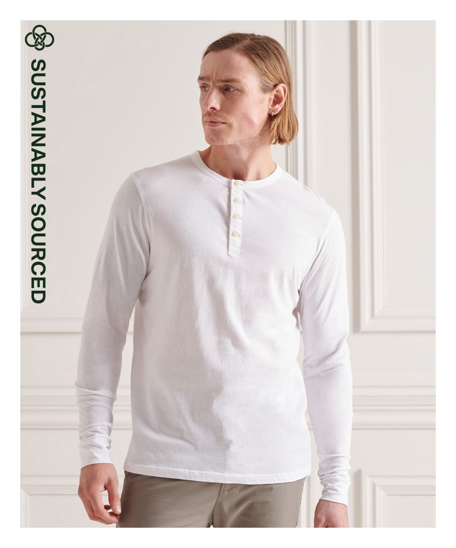 Update your basics with our Lightweight Essential Henley Top, featuring a button fastening and long sleeves.Relaxed fit – the classic Superdry fit. Not too slim, not too loose, just right. Go for your normal sizeCrew necklineButton fasteningLong sleevesLightweight materialSignature logo tabMade with Organic Cotton - which is grown without the use of artificial chemicals, leading to better soil, 60-90% less water used, and better health for farmers.
