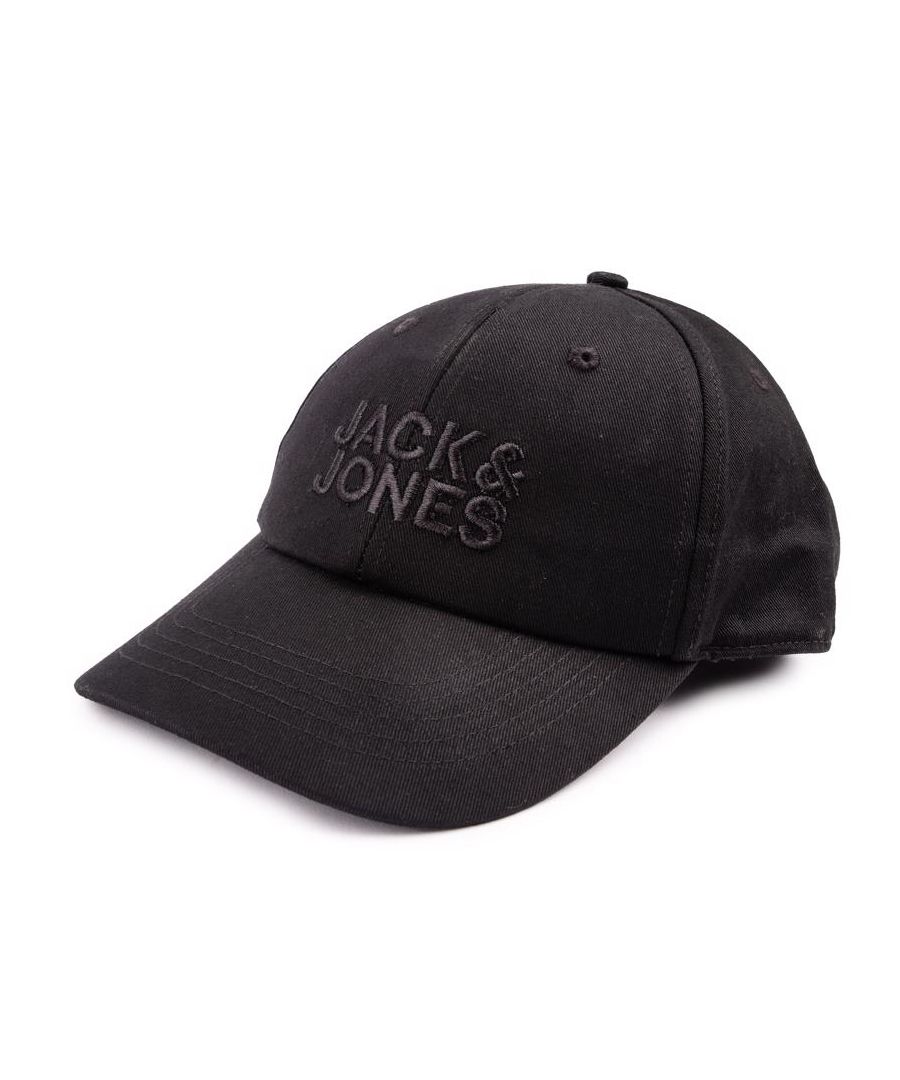 De Freddy bucket hat van Jack & Jones is precies wat je nodig hebt om je koele zomer compleet te maken. vakantie- en festivallook en om ervoor te zorgen dat je helemaal on trend bent. Het katoenen bovenwerk met luchtgaten en rondomlopende rand houdt je luchtig en comfortabel.