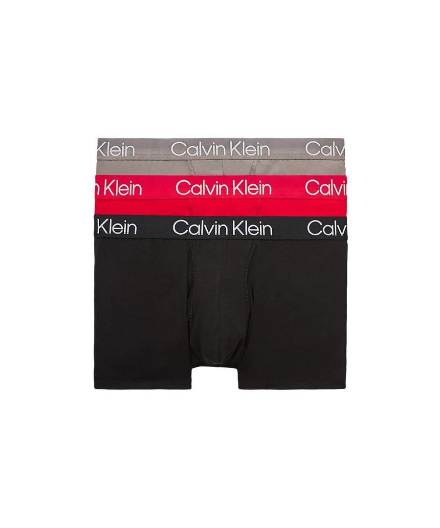 Boxershort Calvin Klein Pack x3 onbeperkt logo Man Zwart Katoen. Authentieke stadskleding van het merk Calvin Klein - streetwear/sportkledingontwerp van Calvin Klein - Calvin Klein voor herenmode, perfect voor het dagelijks leven - Calvin Klein zwarte boxershorts passen perfect bij de rest van je garderobe - comfortabel katoen - klassiek - Pack x3 onbeperkt logo -