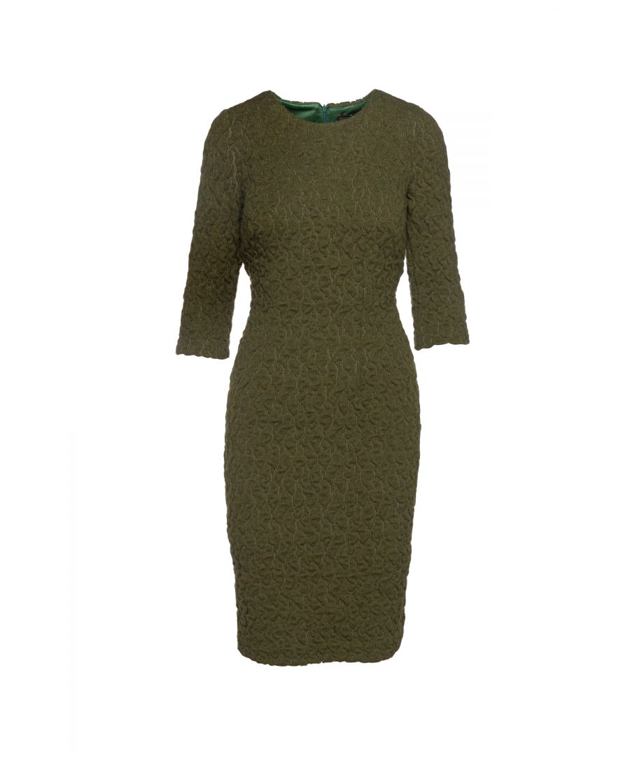 Khaki dress in knit jacquard fabric. ¾ sleeves and a round neckline. Slit at the back. Solid colour lining. Fitted. Knee length.65%acryl-24%polyamid-11%wool. Our model is 176cm and is wearing size 36/S. Measurements for size 36/M (in cm): Shoulder -37, Chest-40, Waist-35, Bottom-43, Sleeve length -40, Body length-101. Accessories are not included.