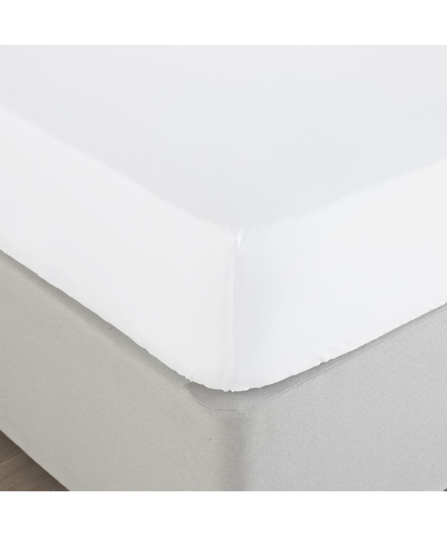 Featuring a luxurious 200-thread count bamboo blend. Made from a Cotton/Bamboo blend with a 200 thread count, this fitted sheet is extremely comfortable and cosy. Soft and crisp feel with a matte finish. Elasticated corners to grip the edges of your mattress.