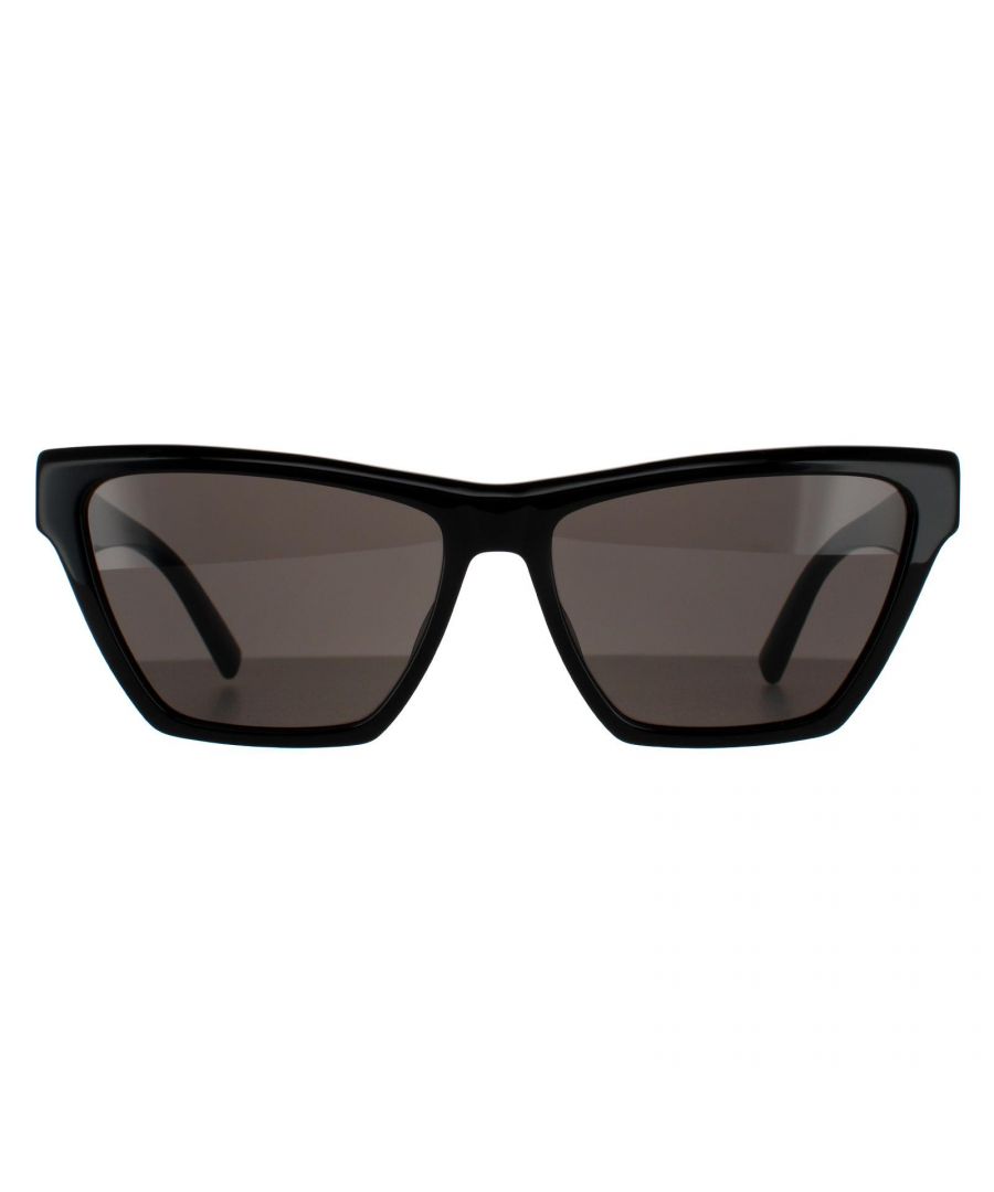Saint Laurent zonnebrillen SL M103 002 Zwart zwart zijn een dikke kattenoogontwerp met verreikende hoekfilms en YSL -branding op de hoektempels.