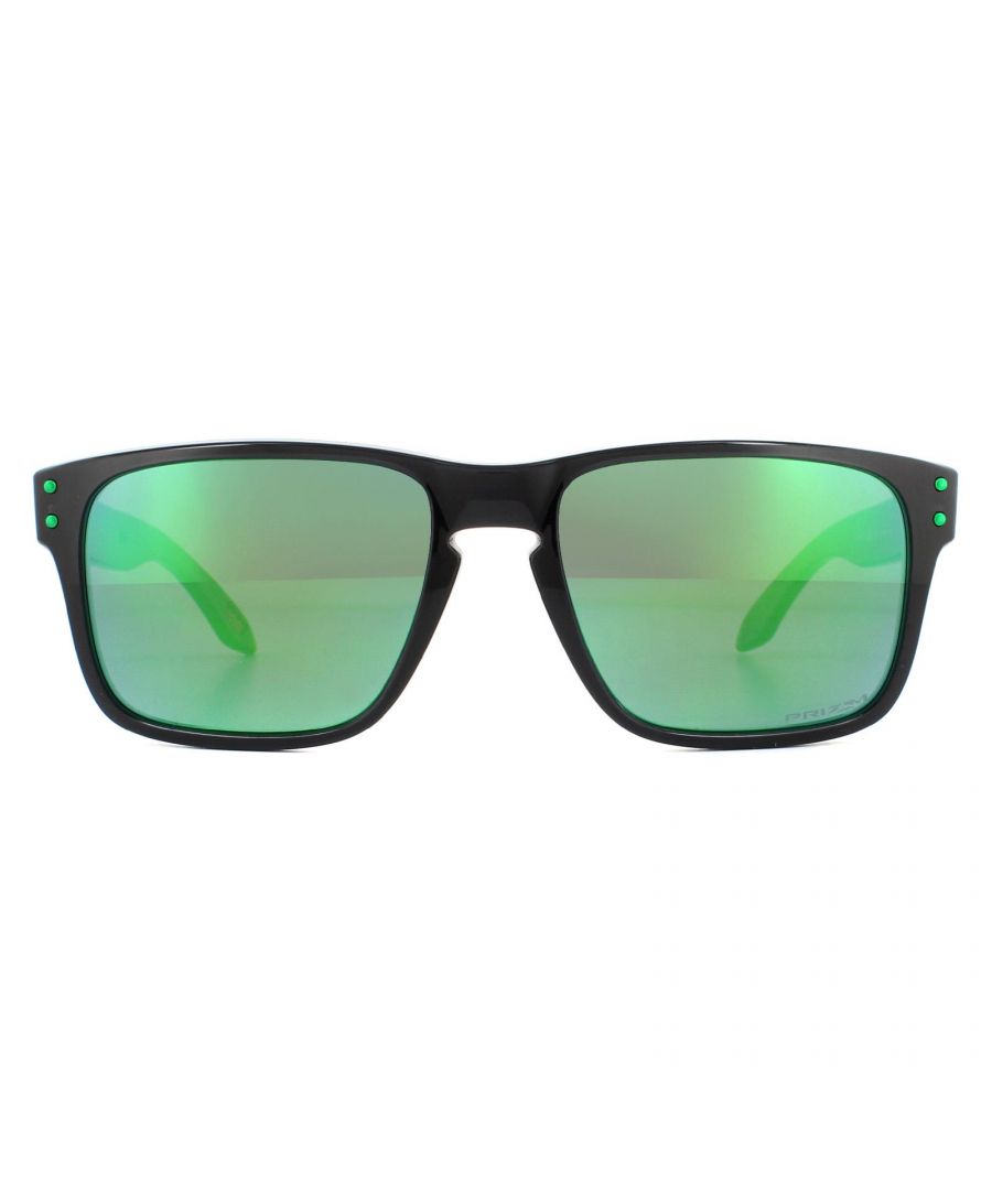 Oakley Sunglasses Holbrook XS OJ9007-13 Black Ink Prizm Jade has the iconic silhouette of one of Oakley's bestsellers. The Holbrook has been re-designed to fit smaller faces, without compromising on performance. The youth version of the popular adult's style is made from lightweight O Matter, Oakley's 3 point fit and has stylish accents such as metal rivets and a keyhole bridge.