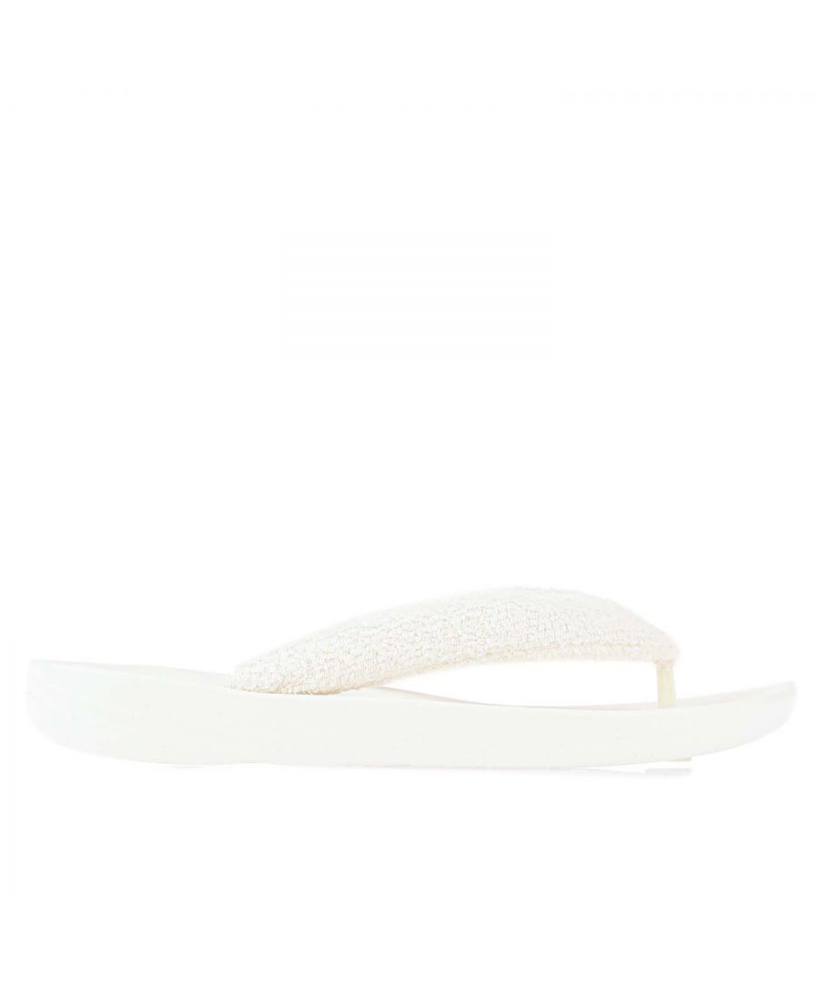 Womens Fit Flop iQushion Towelling Flip Flops in cream.- Synthetic upper.- Slip on design with toe-post.- Contoured arch-curve.- Biomechanically engineered with our iQushion™ midsole tech.- EVA outsole.- Ref: EQ5477