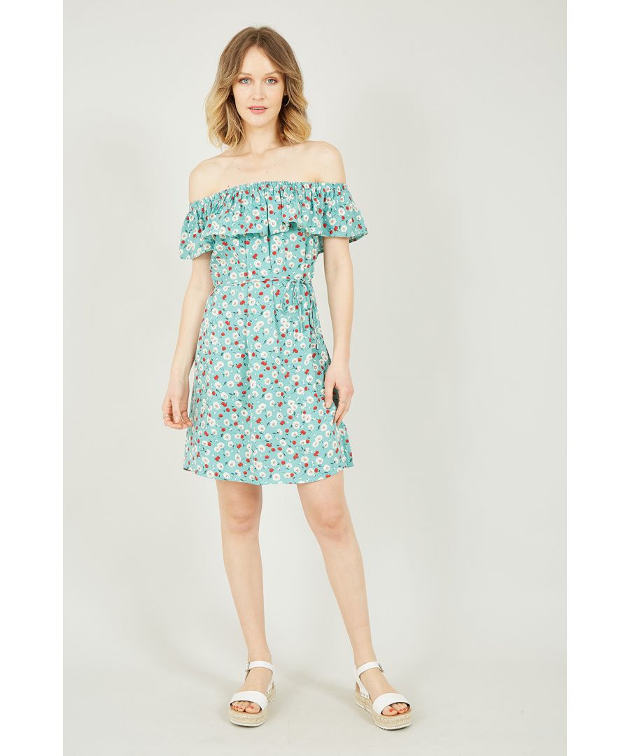 This Mela dress in green will have you ready for picnics in the parks. This casual sun dress has Bardot shoulders, with a ruffle and a tie waist. The print is scattered with flowers in red and black, which adds to its charm. Trainers, sunnies and you're out the door in no time!