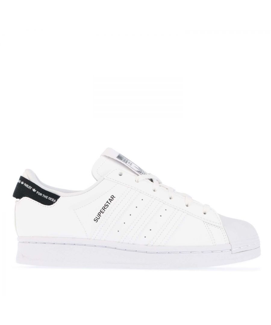 Junior adidas Originals Superstar Trainers in white black.- Synthetic upper.- Lace closure.- Textile lining.- Rubber outsole.- Ref: GV7946J