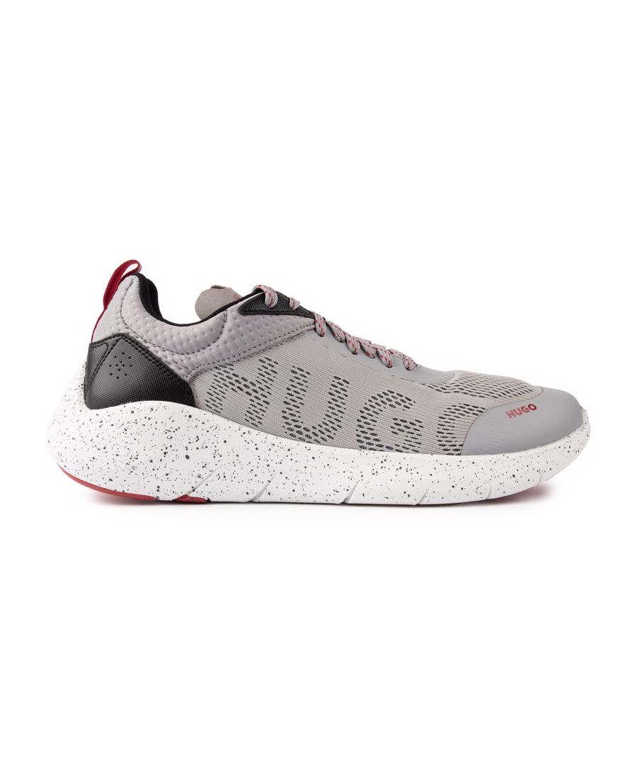Deze HUGO Wayne Runn-sneakers zijn gemaakt van fijne materialen. met een klassiek silhouet in hardloopstijl met een bovenwerk van nylonmix. fijne details en kenmerkende HUGO-branding. Met een gewatteerde kraag en een opvallende buitenzool met textuur. deze designer sportschoenen bieden veel comfort en stijl.