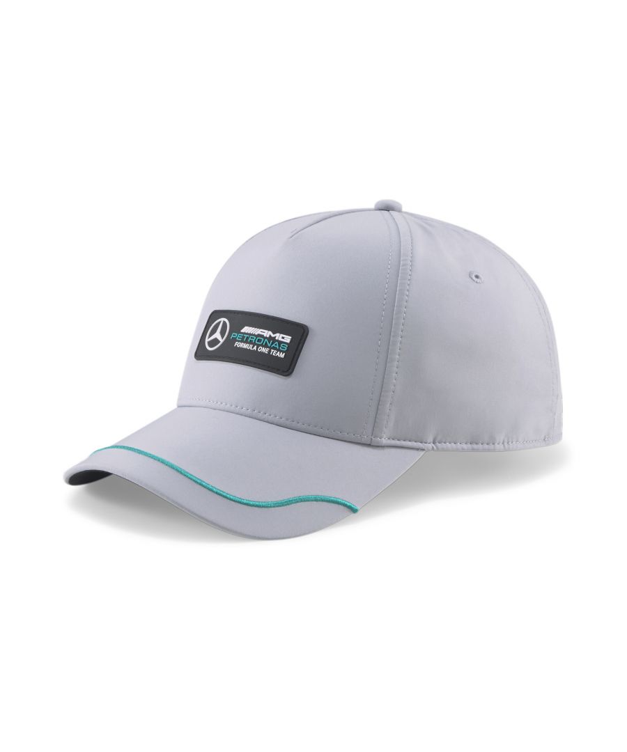 PRODUCT STORY This cap brings the classic baseball silhouette into the world of motorsport, infusing the familiar curved shape and snapback construction with signature F1 energy. Contrast embroidered details across the brim and a chunky branded badge at the back are a nod to the legendary Mercedes-AMG Petronas Motorsport racing team. FEATURES & BENEFITS : Recycled Content: Made with at least 20% recycled material as a step toward a better future DETAILS : Curved brim Snapback closure Silicone Mercedes-AMG Petronas Motorsport F1 badge on the front Embroidered Puma Cat Logo on the back