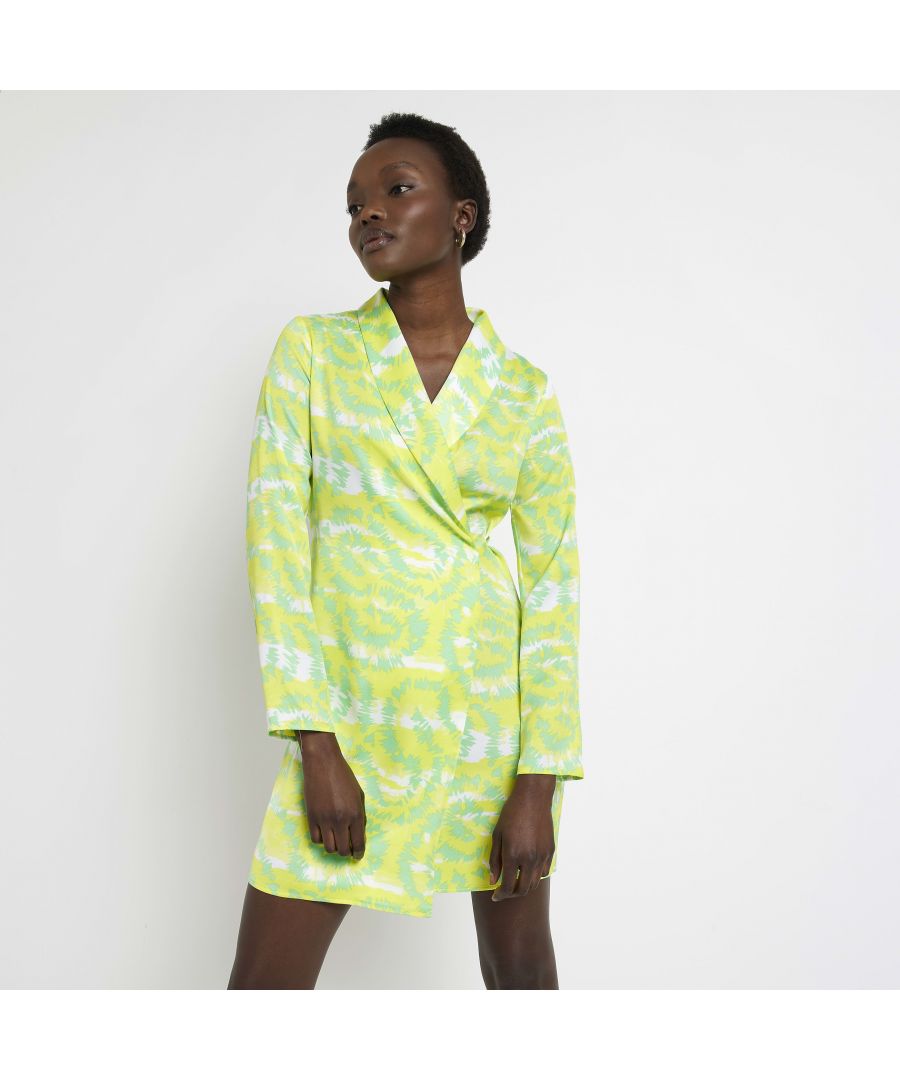 > Brand: River Island> Department: Women> Colour: Green> Style: Shirt Dress> Size Type: Regular> Material Composition: 100% Polyester> Material: Polyester> Pattern: Tie Dye> Occasion: Casual> Season: SS22> Sleeve Length: Long Sleeve> Neckline: V-Neck> Closure: Tie> Dress Length: Short
