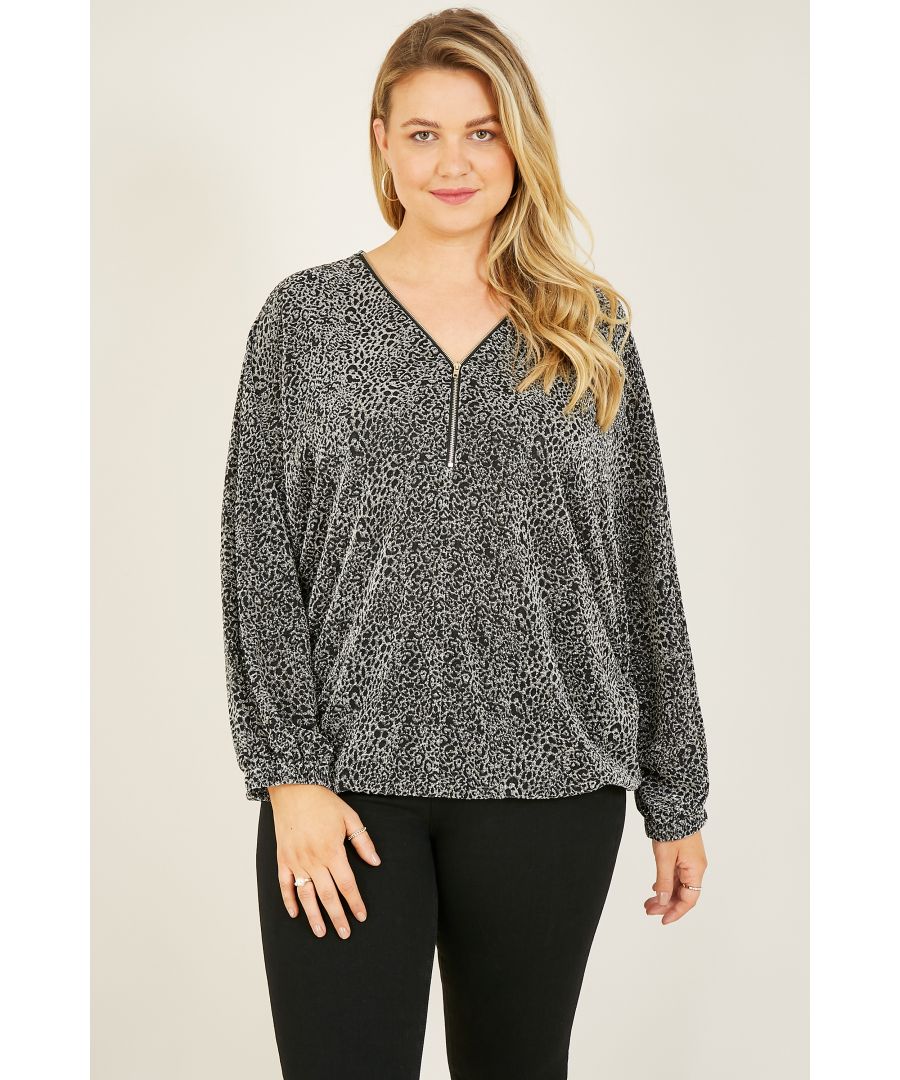An essential for any wardrobe, this Mela Plus Size Leopard Top features soft-touch fabric that's printed all over with a silver abstract animal print. Designed in a relaxed silhouette with long sleeves, it's updated with a modern zip fastening running down the front. Layer over jeans for the ultimate classic cool.  95% Polyester 5% Elastane Machine Wast at 30 Length is 72cm-28.34inches